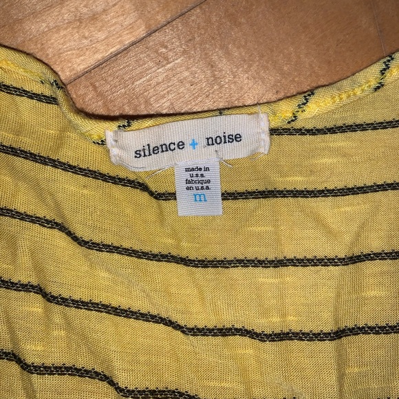 [M]👚UO flowy tank top - Picture 3 of 6